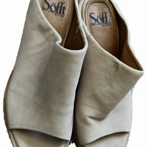 Sofft Cream Sandal Low Heel - Picture 3 of 3